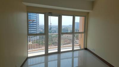 Venice Residences Mckinley Hill For Sale. Rent to Own 5% Down Payment. Studio unit with balcony